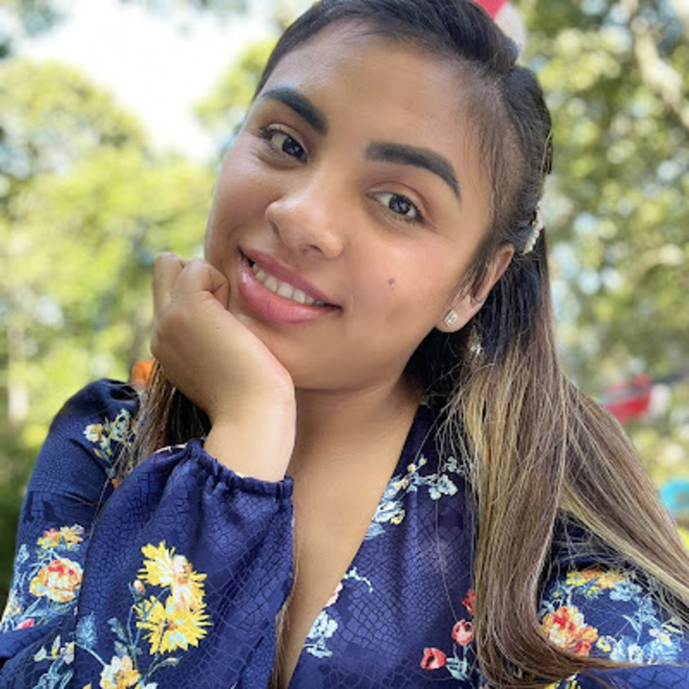 Meet your Posher, Evelyn yanira